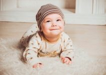 Is Your Baby Sucking The Bottom Lip? Why They Do It & What To Do