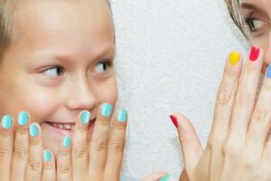 Fake Nails For Kids – Top Options to Try Out